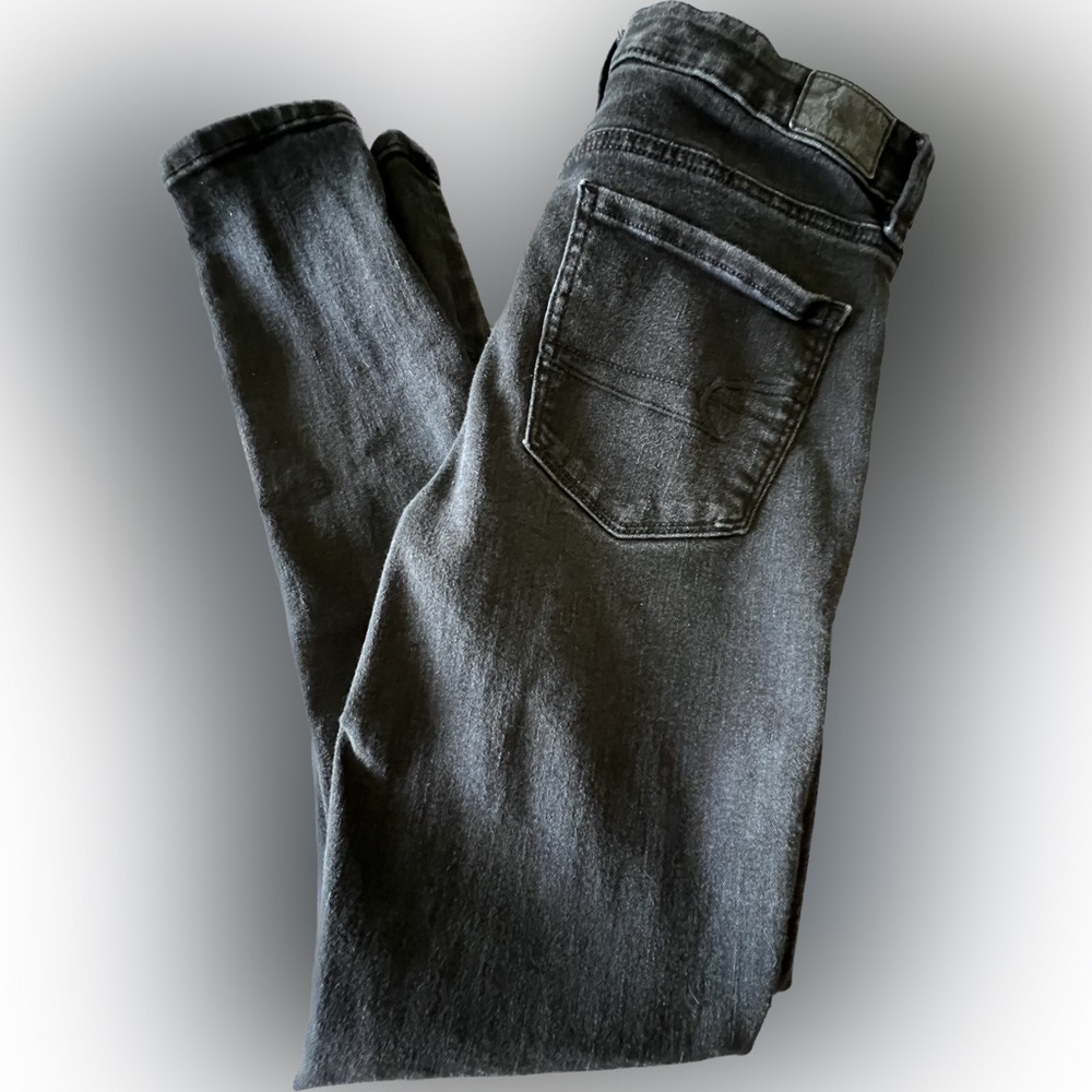 Black American Eagle Next Level Stretch Jegging. Size 8 regular.